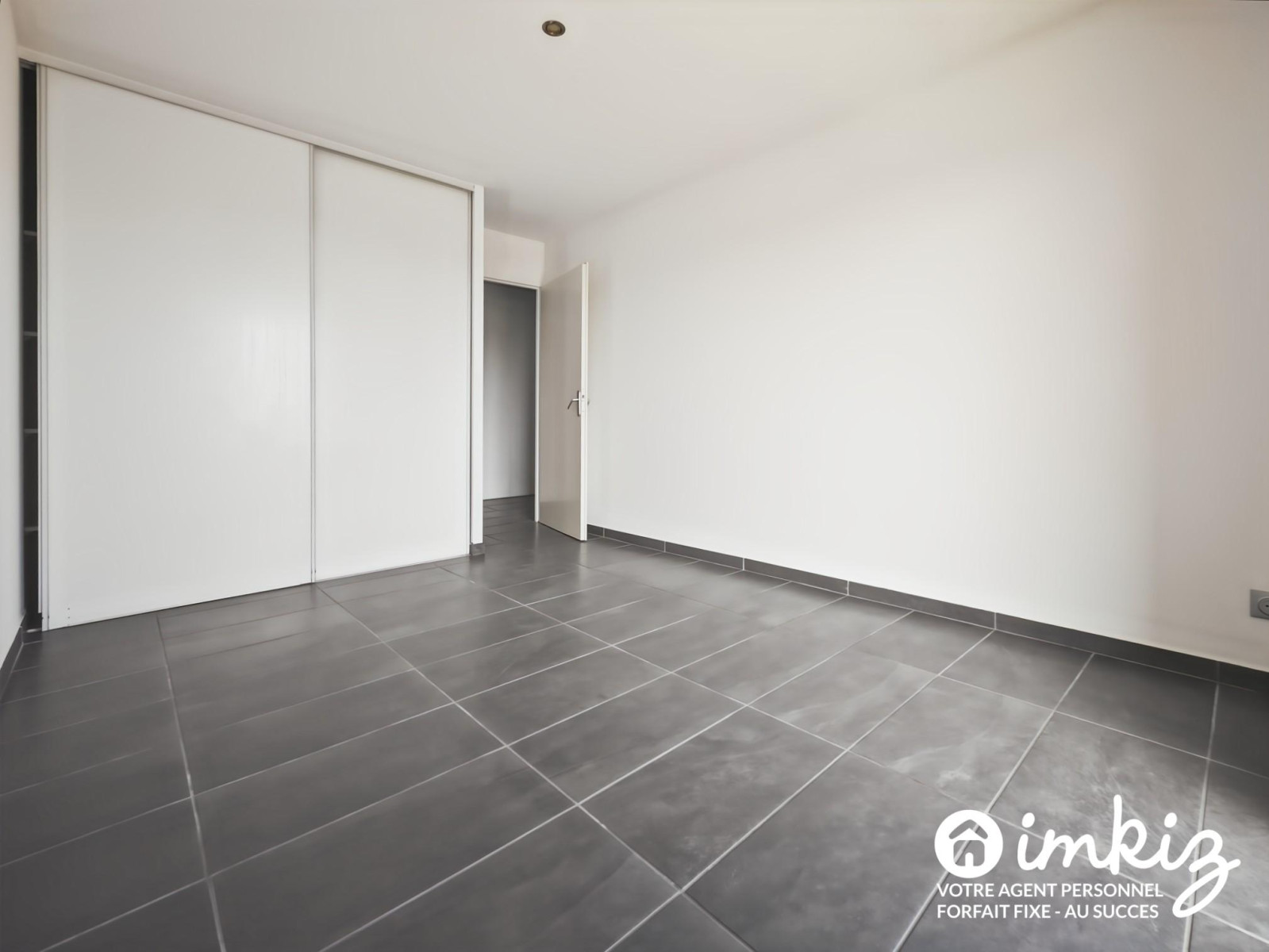 
                                                Vente
                                                 T3 avec piscine et parking sécurisés  - Lalande