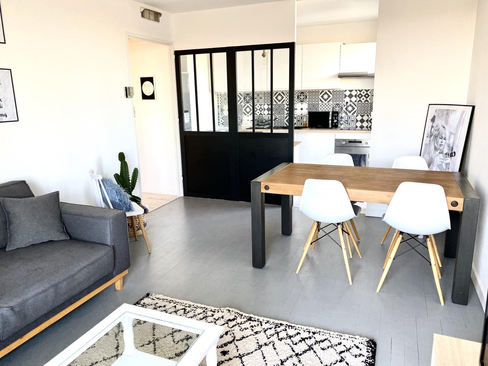 
                                                Location
                                                 T3 avec vue dégagée, balcon et place de parking