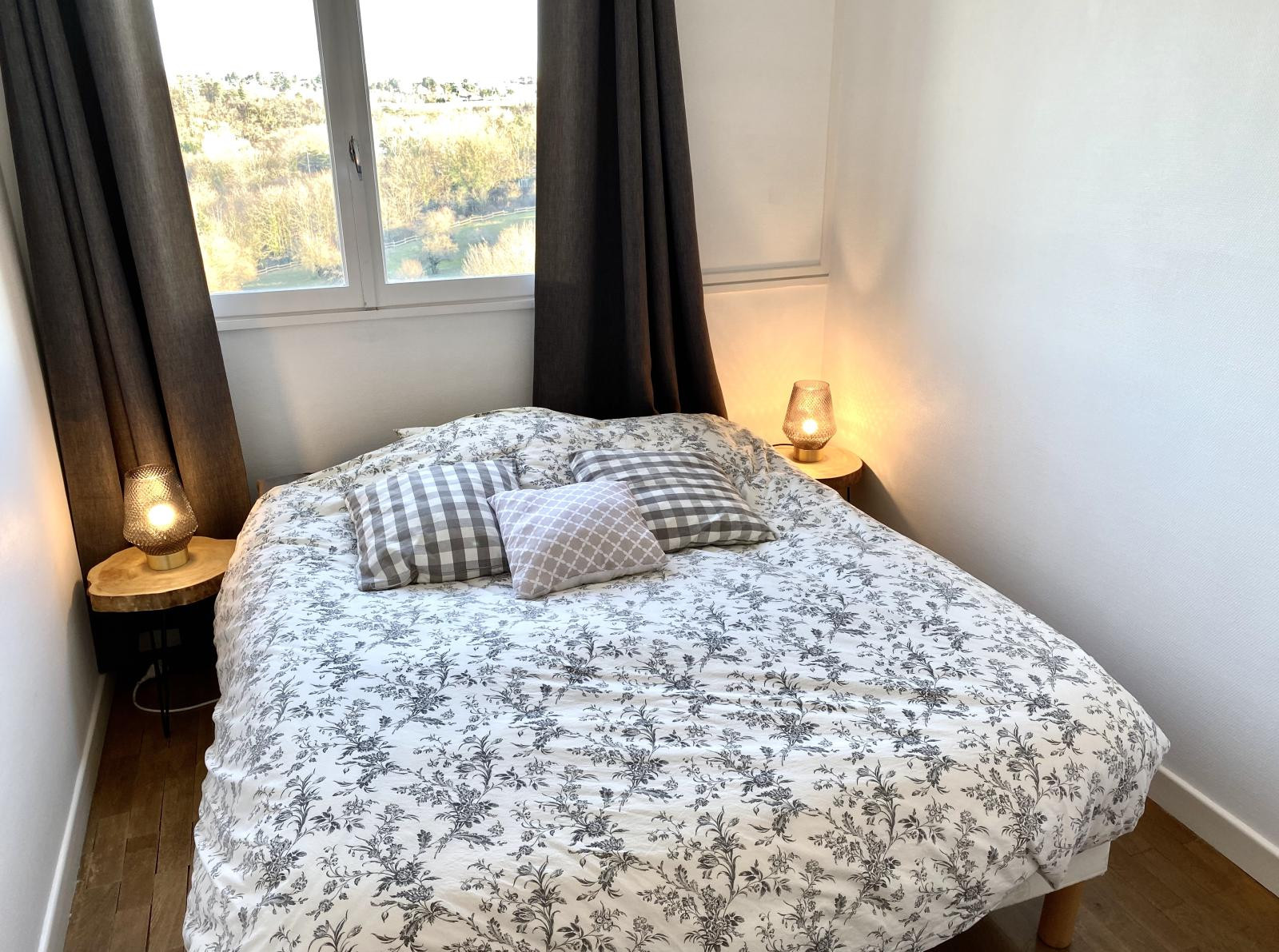 
                                                Location
                                                 T3 avec vue dégagée, balcon et place de parking