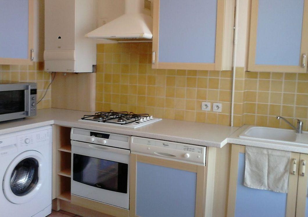 
                                                Location
                                                 T3 bien situé dans un quartier agréable et calme