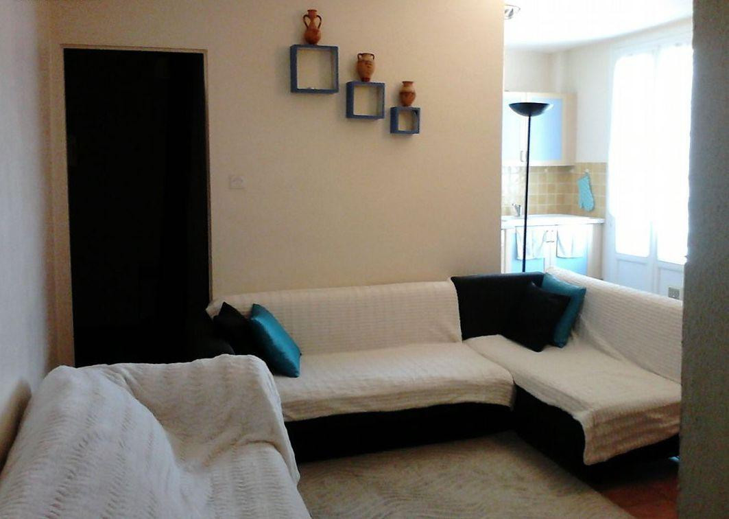
                                                Location
                                                 T3 bien situé dans un quartier agréable et calme