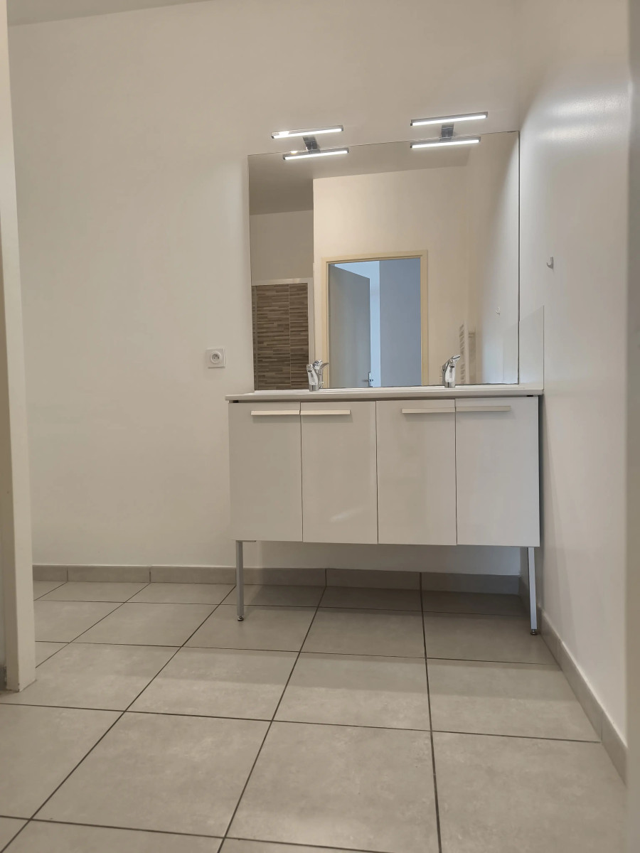 
                                                Location
                                                 T3  Bordeaux