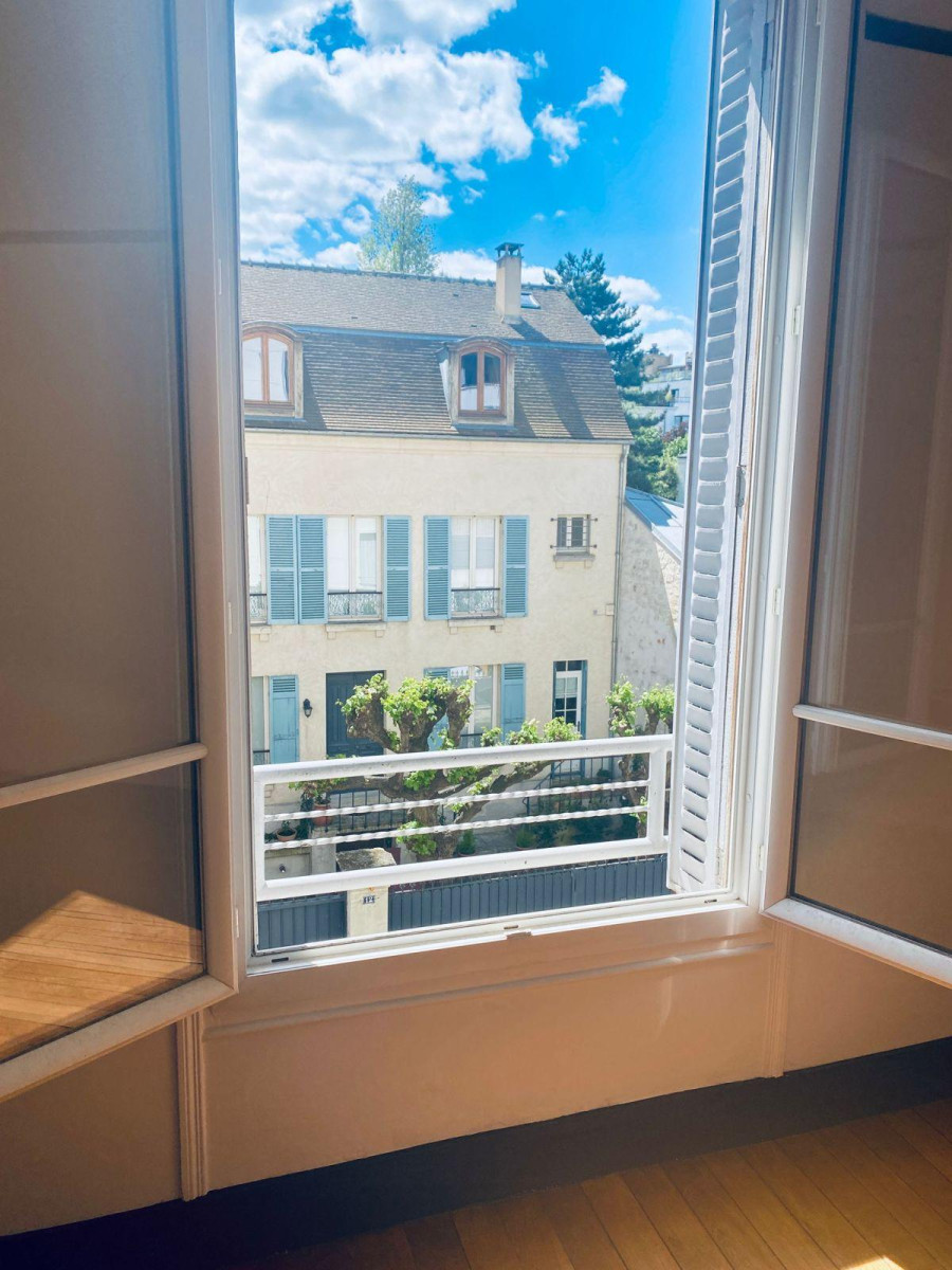 
                                                Location
                                                 T3 calme et lumineux, refait à neuf en avril 2025.