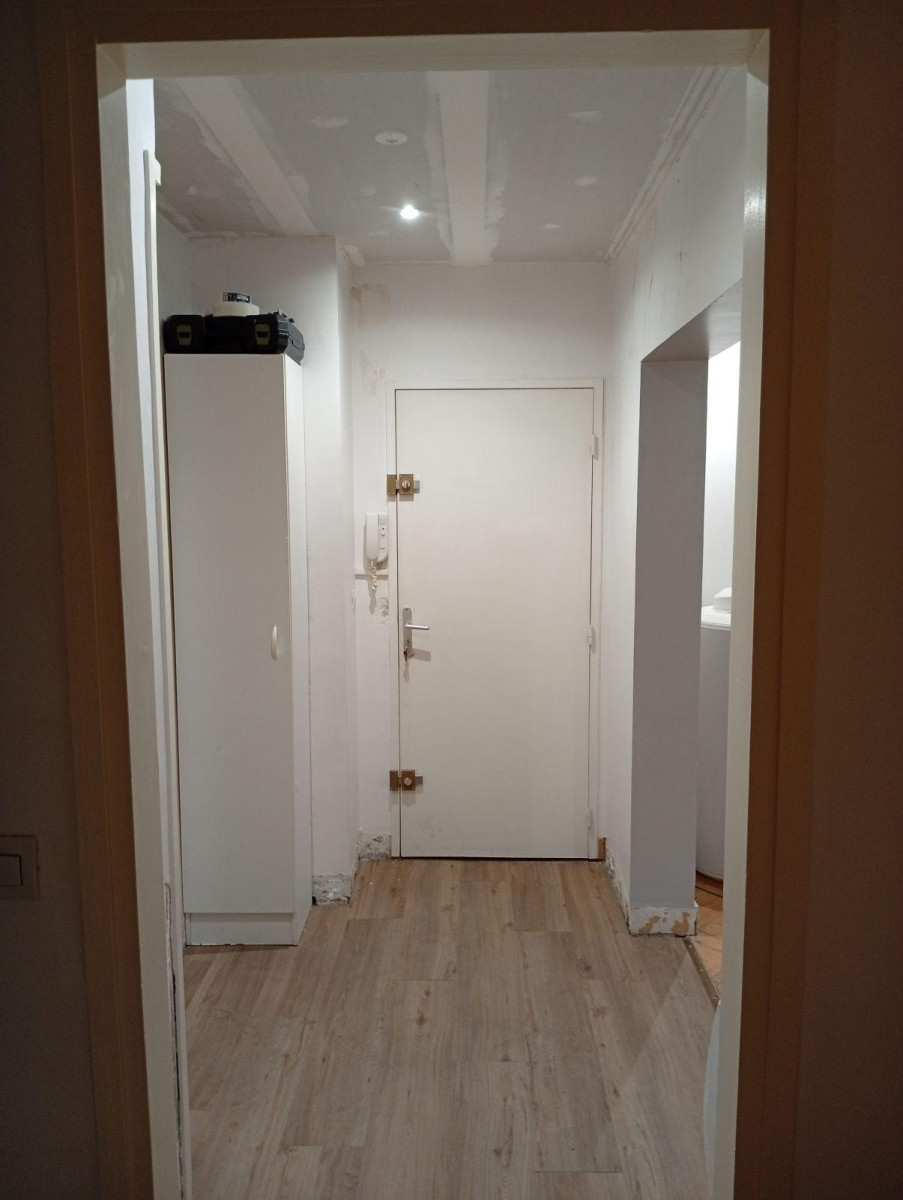 
                                                Location
                                                 T3 calme et refait a neuf avec vue paysagère.