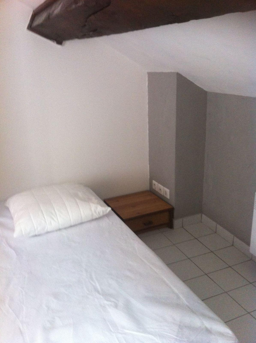 
                                                Location
                                                 T3  colocation place Bellecour entièrement équipé