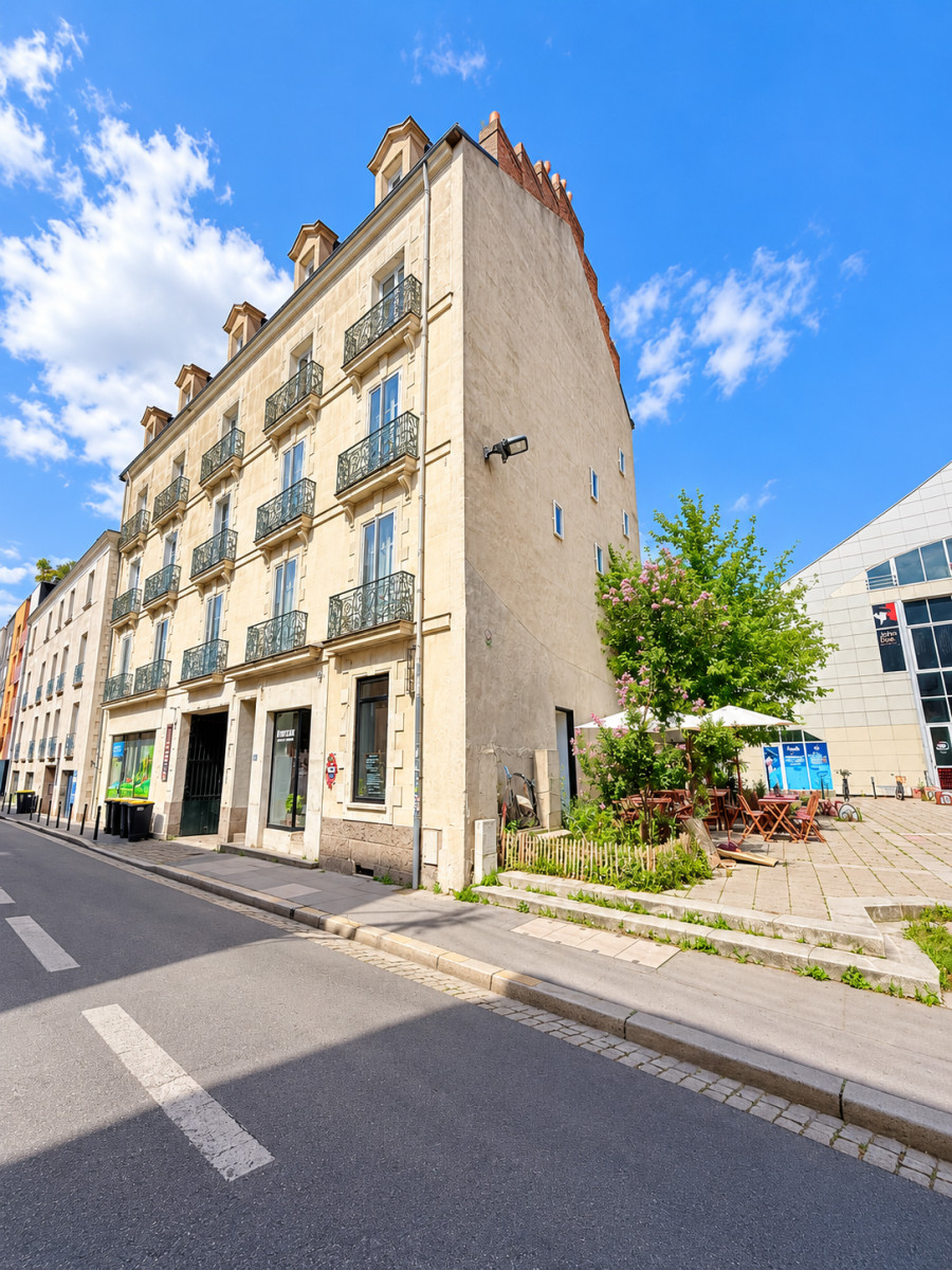 
                                                Vente
                                                 T3 de 63 m² avec balcon filant