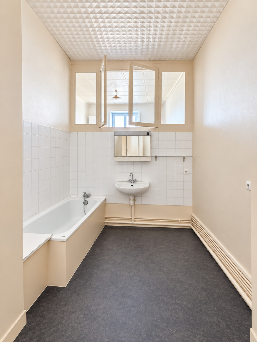 
                                                Vente
                                                 T3 de 63 m² avec balcon filant
