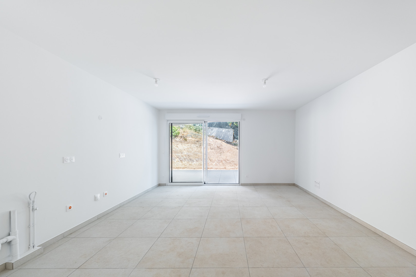 
                                                Vente
                                                 T3 de 67,55 m² avec 256 M² de jardin et 26 M² de terrasses - Cannes
