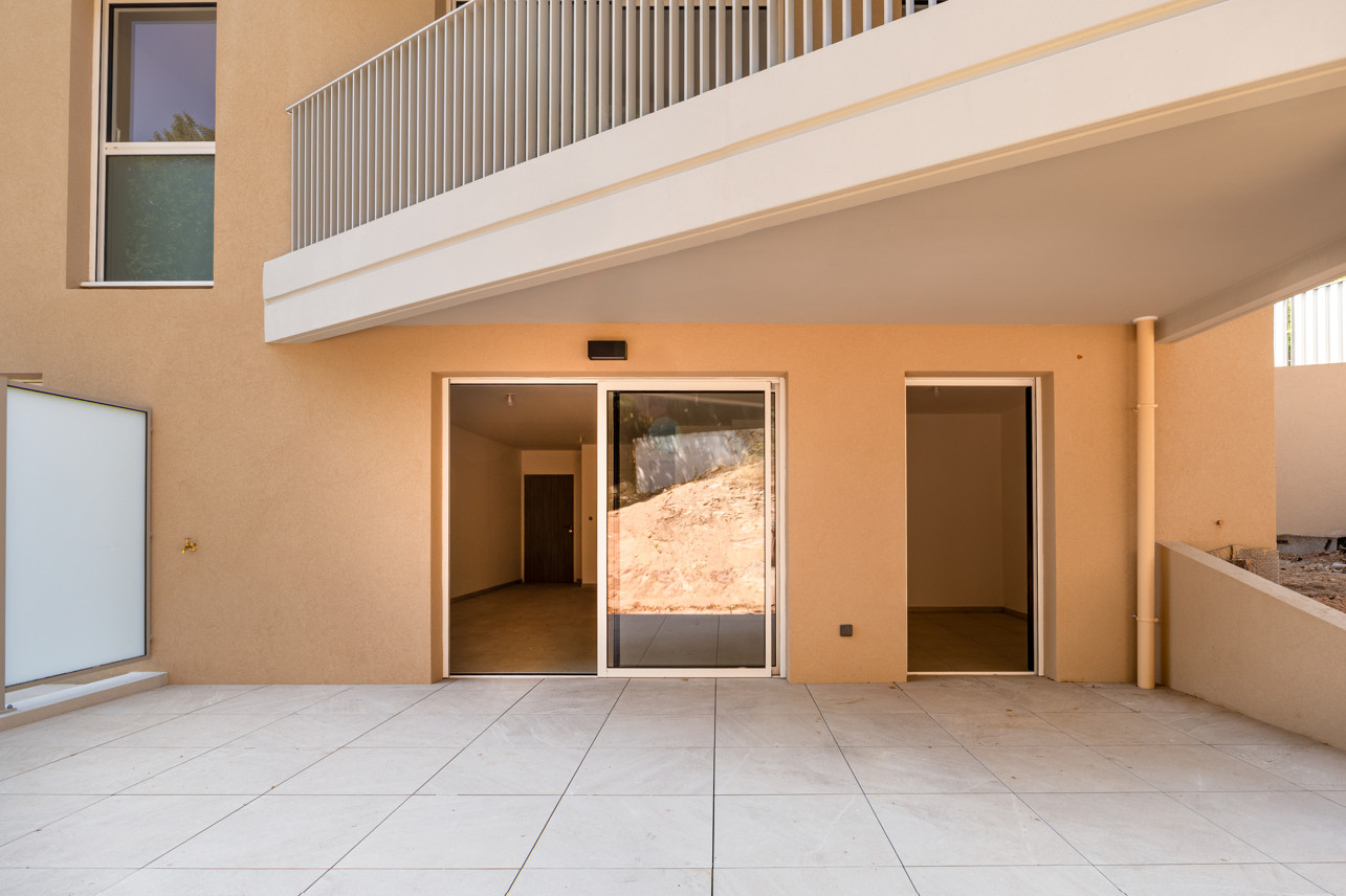 
                                                Vente
                                                 T3 de 67,55 m² avec 256 M² de jardin et 26 M² de terrasses - Cannes
