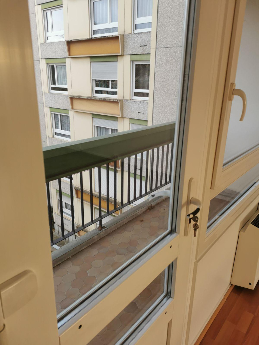 
                                                Location
                                                 T3 de 69m2 lumineux, refait à neuf