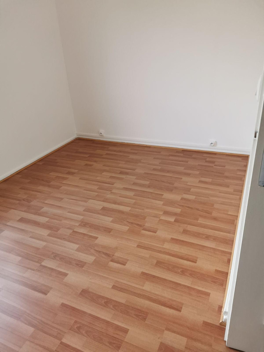 
                                                Location
                                                 T3 de 69m2 lumineux, refait à neuf