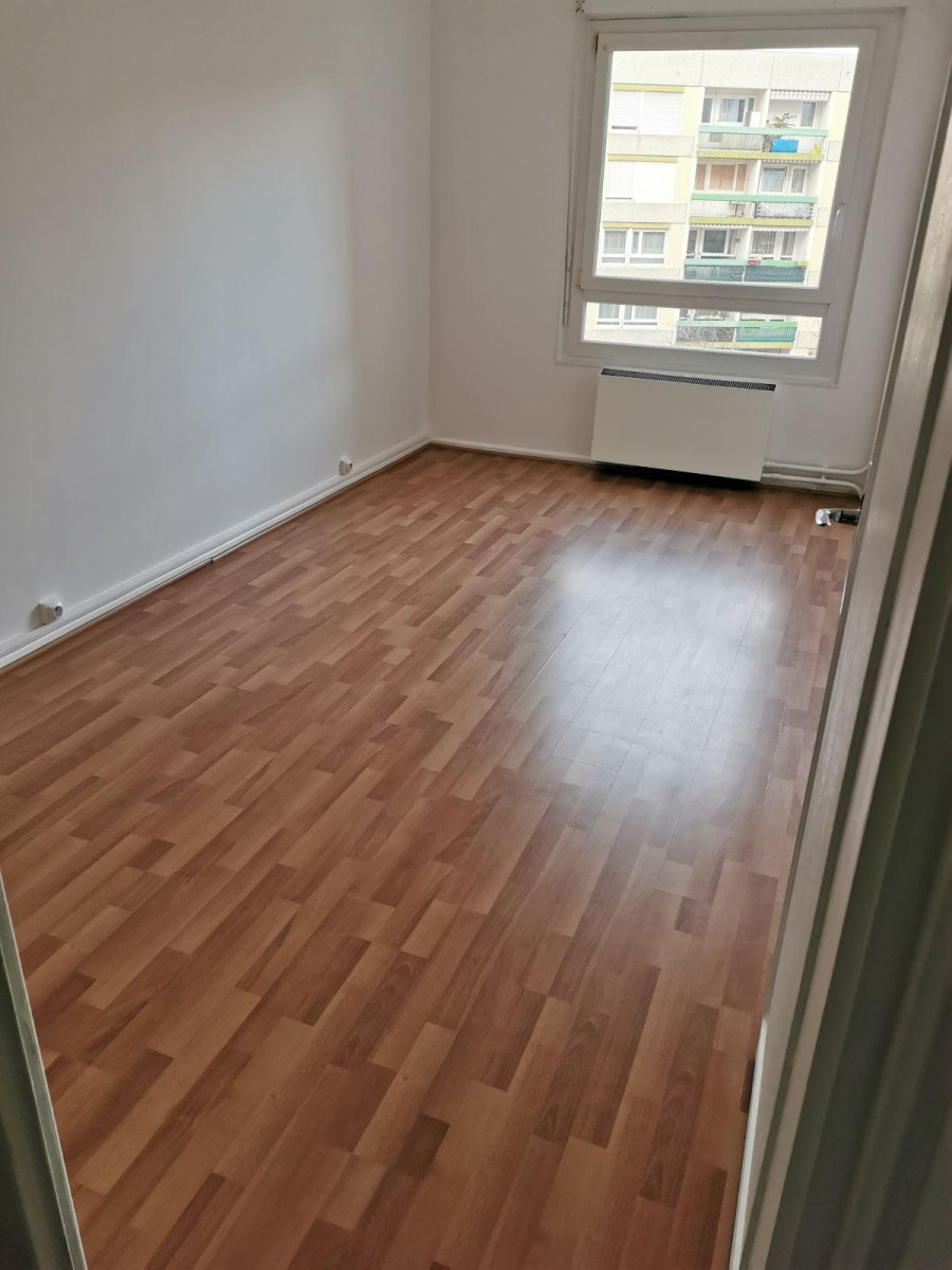 
                                                Location
                                                 T3 de 69m2 lumineux, refait à neuf