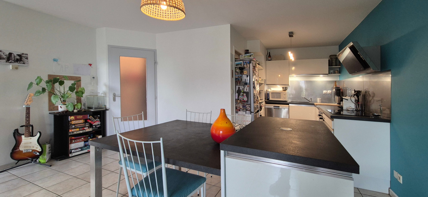 
                                                Vente
                                                 T3 de 76 m² + garage + 1 parking + cave