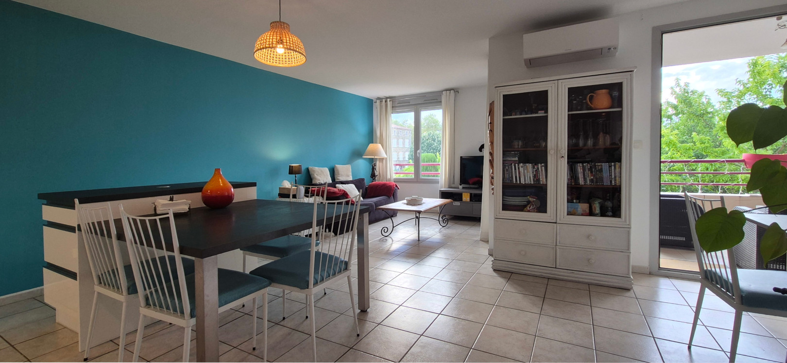
                                                Vente
                                                 T3 de 76 m² + garage + 1 parking + cave