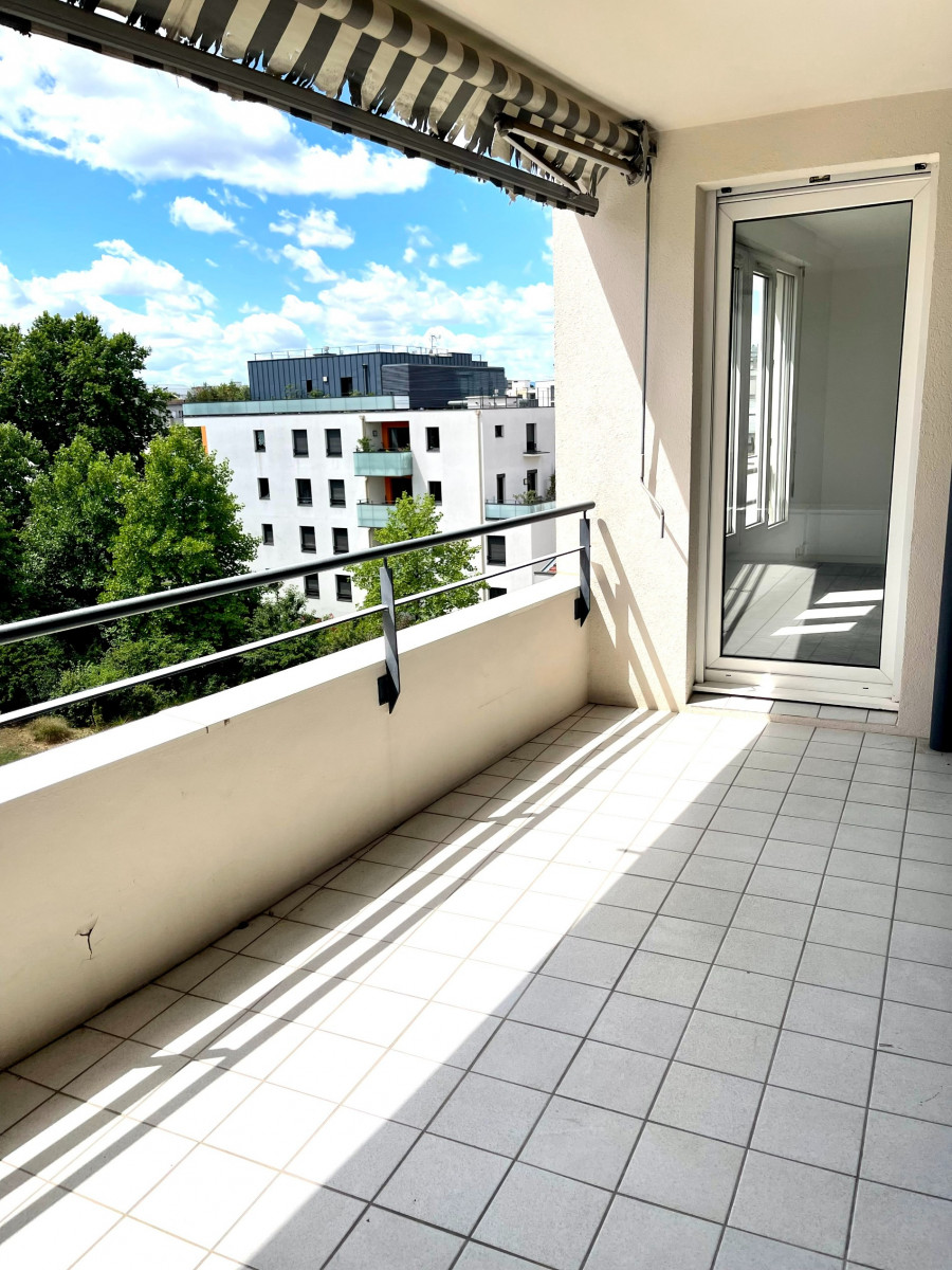 
                                                Vente
                                                 T3 de 92 m² Villeurbanne - Totem