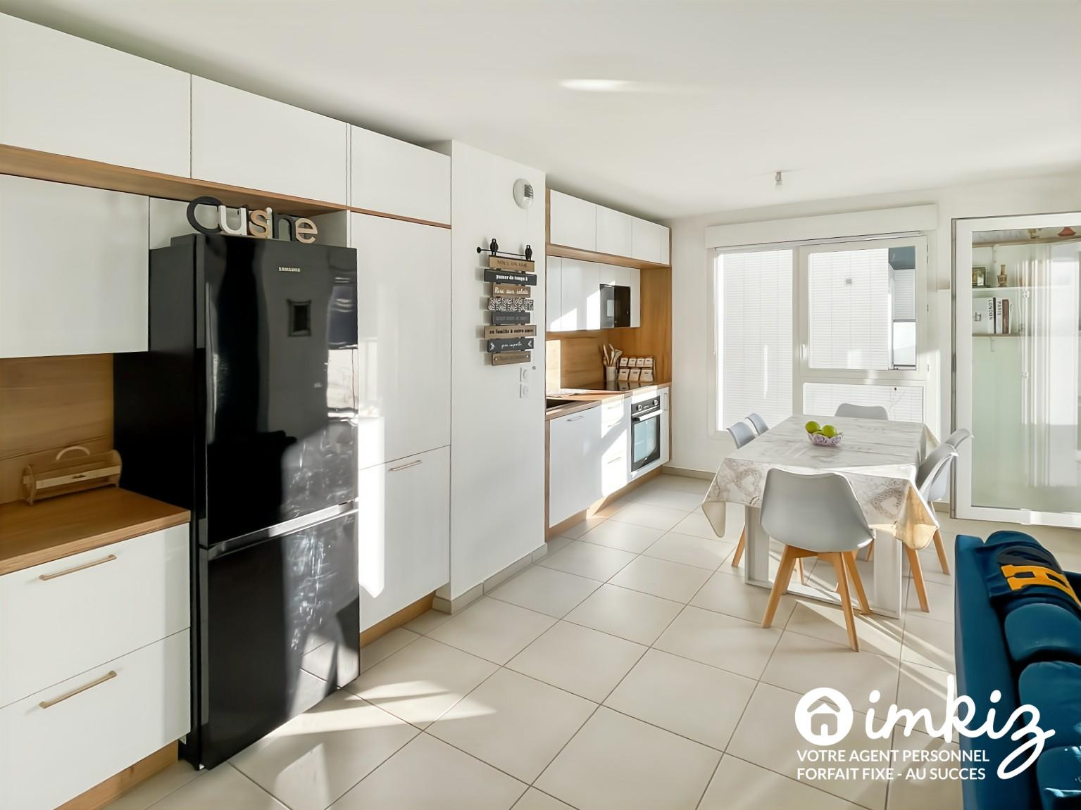 
                                                Vente
                                                 T3 de standing (2023) vendu meublé, avec balcon