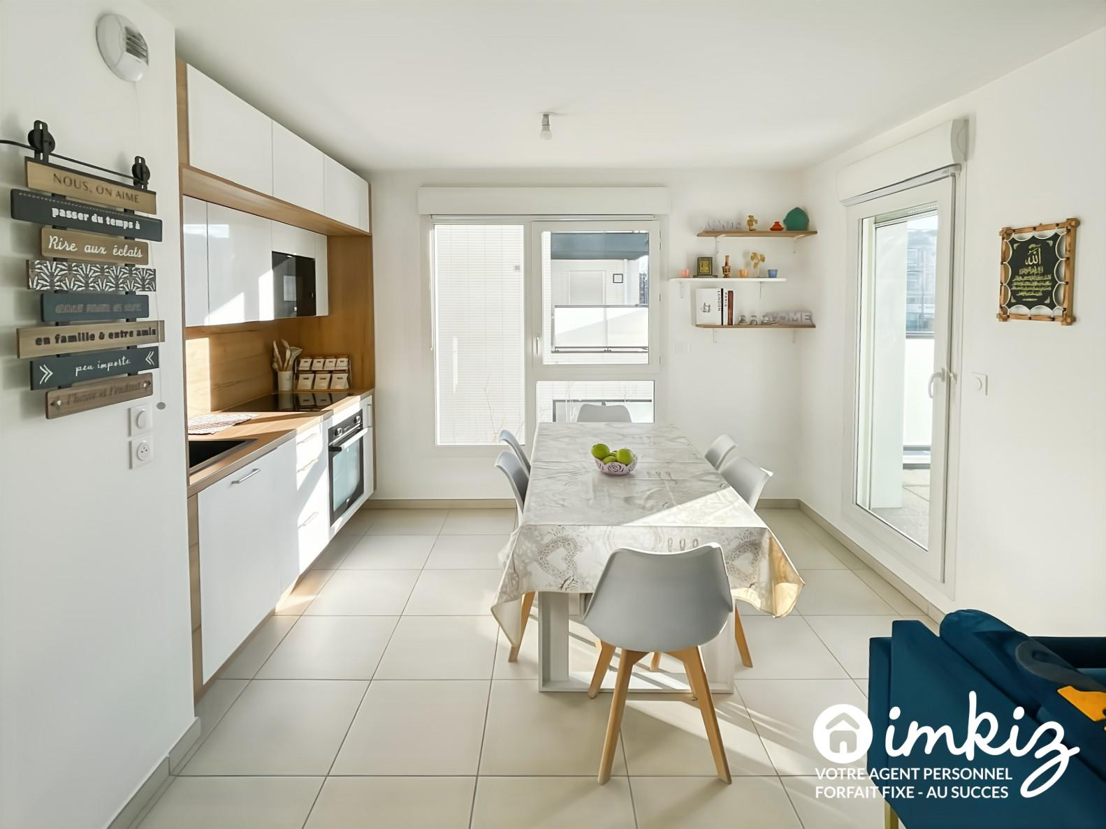 
                                                Vente
                                                 T3 de standing (2023) vendu meublé, avec balcon