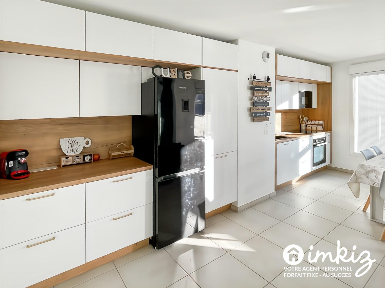
                                                Vente
                                                 T3 de standing (2023) vendu meublé, avec balcon