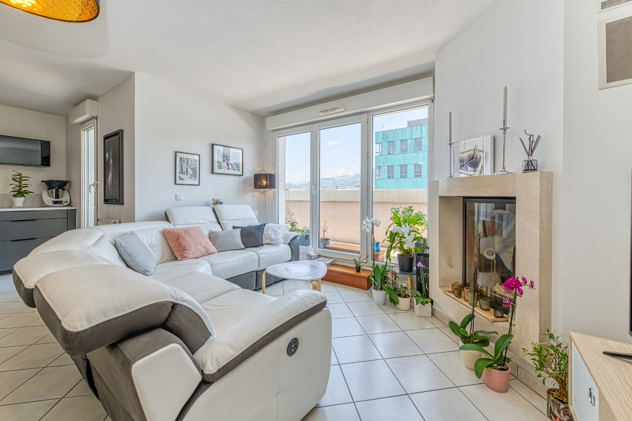 
                                                Vente
                                                 T3 de standing avec grand balcon et dernier étage