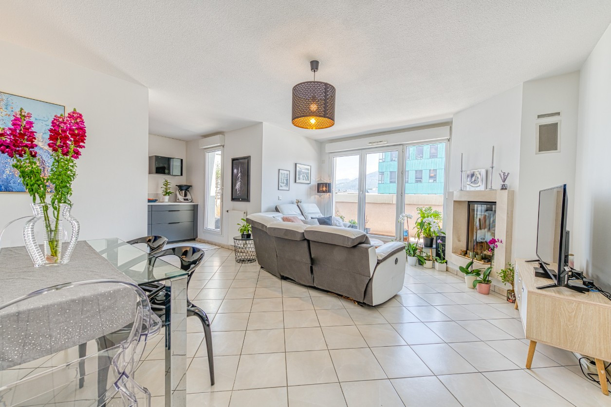 
                                                Vente
                                                 T3 de standing avec grand balcon et dernier étage