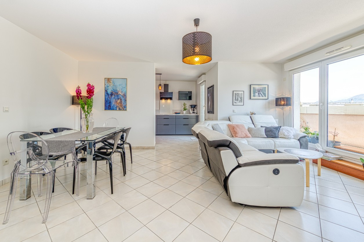 
                                                Vente
                                                 T3 de standing avec grand balcon et dernier étage