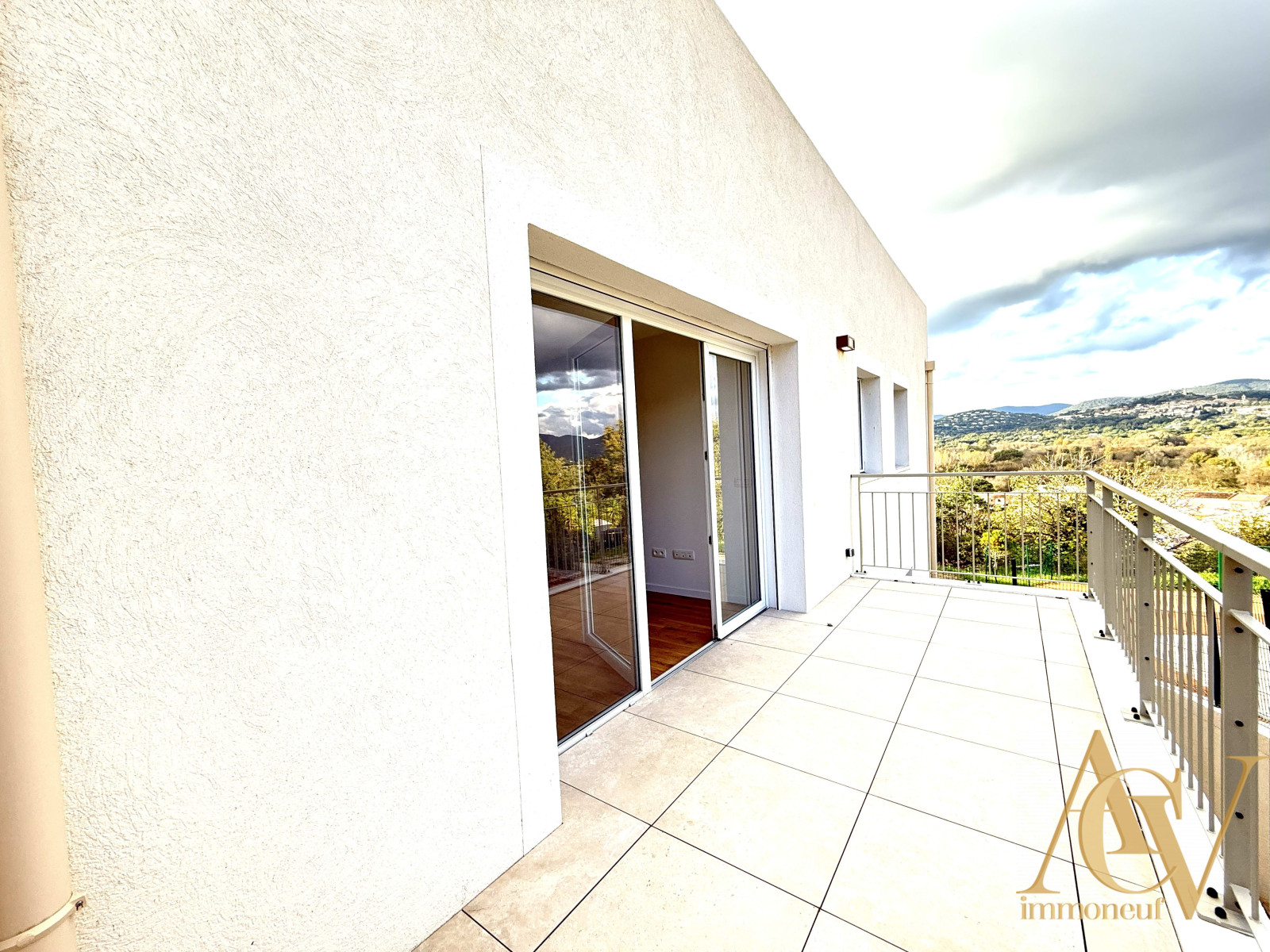 
                                                Vente
                                                 T3 Dernier Étage Terrasse & Vue Dégagée à Cogolin