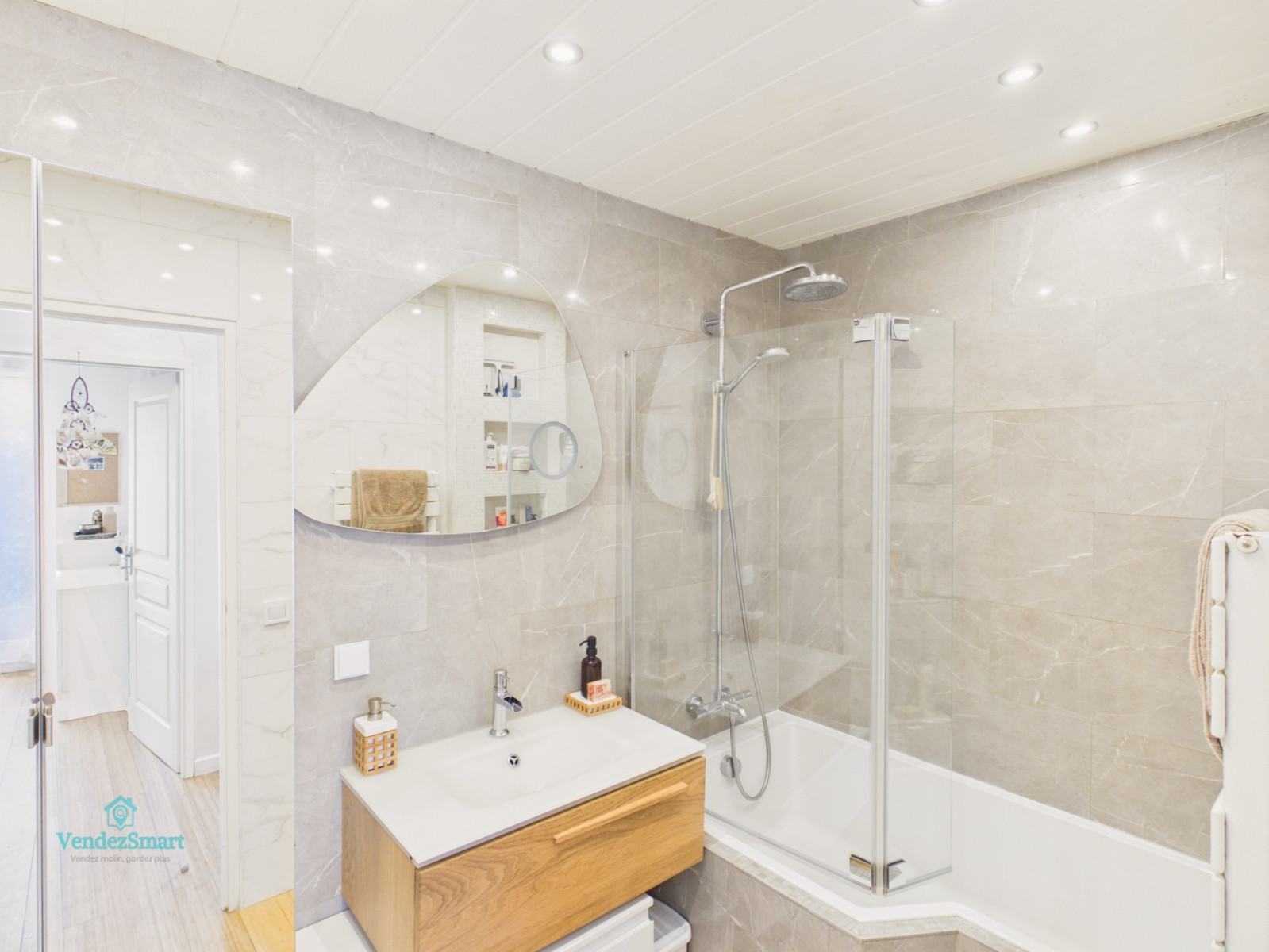 
                                                Vente
                                                 T3 d'exception : L'art de vivre dedans-dehors