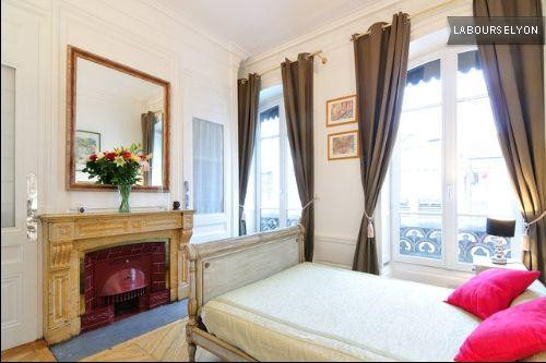 
                                                Location
                                                 T3 d'exception les cordeliers à coter du métro