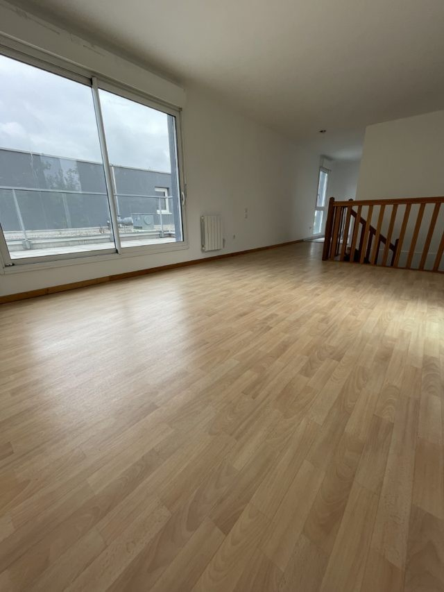 
                                                Location
                                                 T3 duplex inversé de 65m²