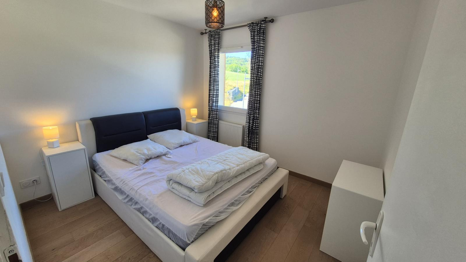 
                                                Location
                                                 T3 en duplex meublé, à Présilly