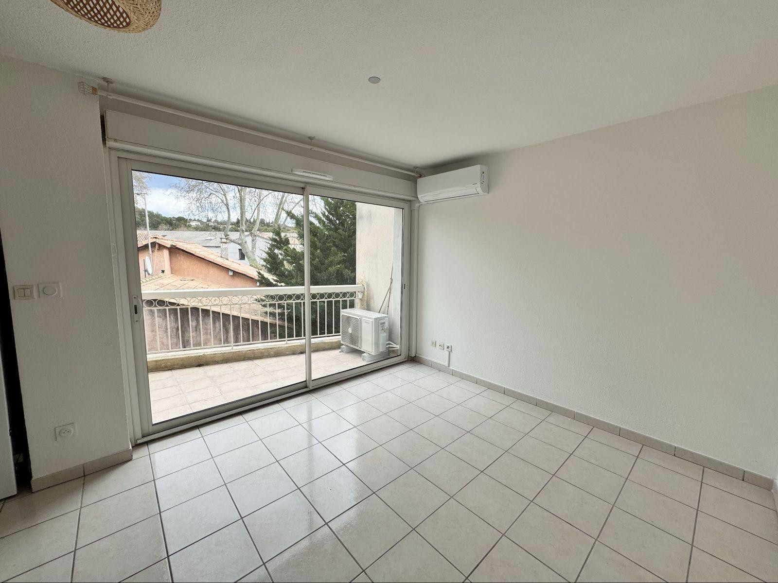 
                                                Location
                                                 T3 en Duplex + parking + Clim, Centre-Ville