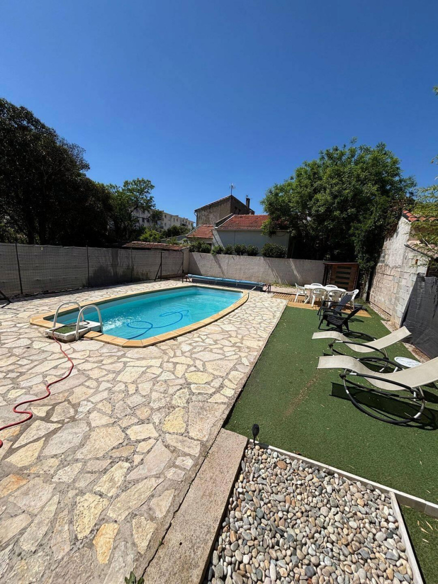
                                                Location
                                                 T3 en rdc d'une villa - Coloc possible