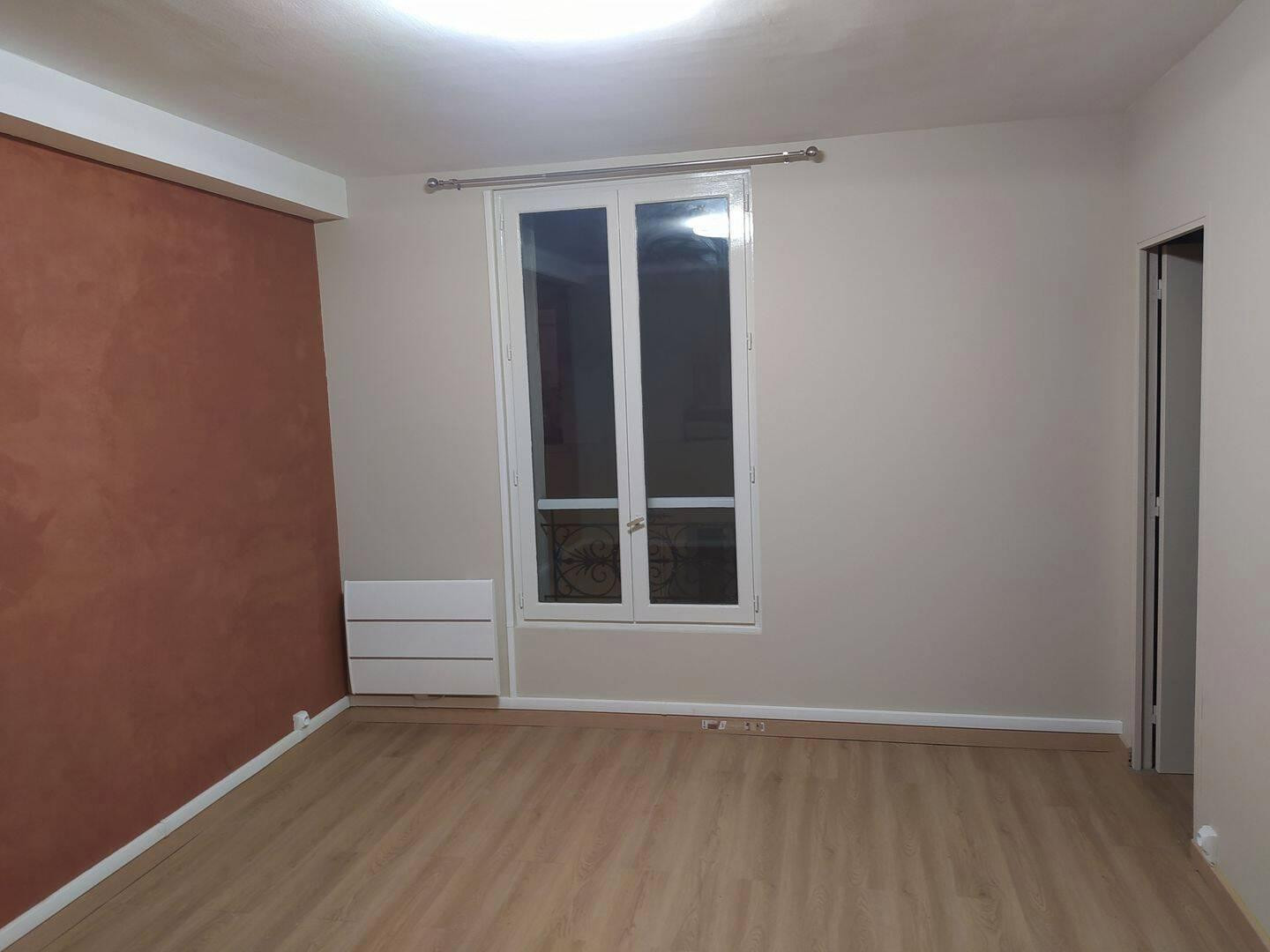 
                                                Location
                                                 T3 Entièrement Rénové  – Îlot de Calme