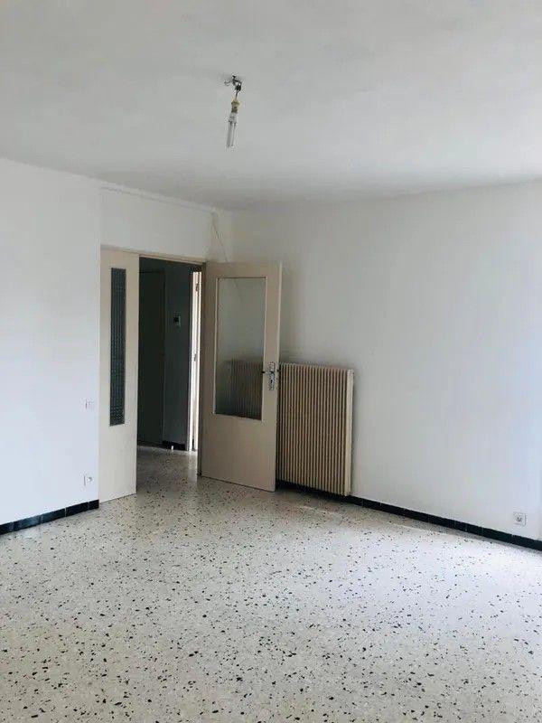 
                                                Location
                                                 T3 fonctionnel dans une résidence privée