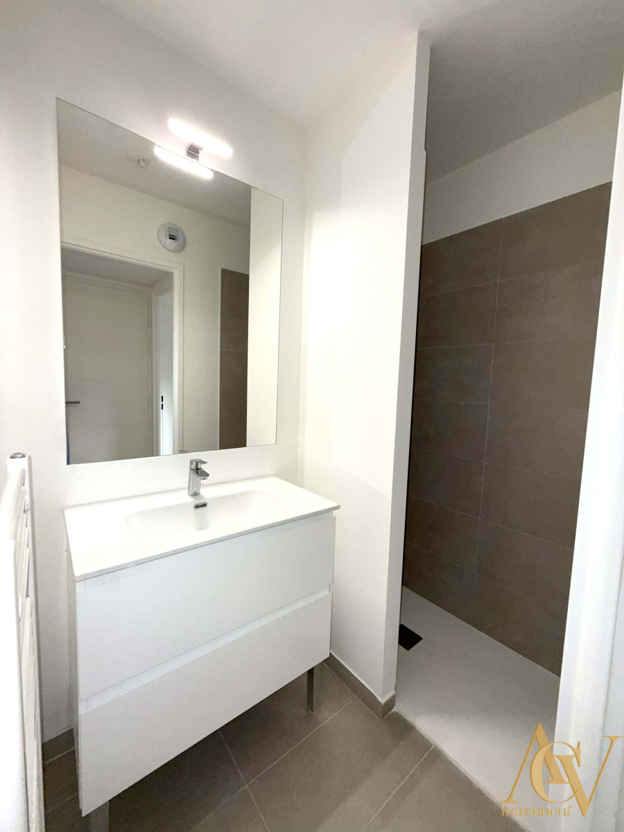 
                                                Vente
                                                 T3 haut de gamme terrasse 32 m² & vue imprenable !