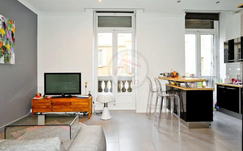 
                                                Location
                                                 T3 idéalement situé sur la rue paradis Marseille