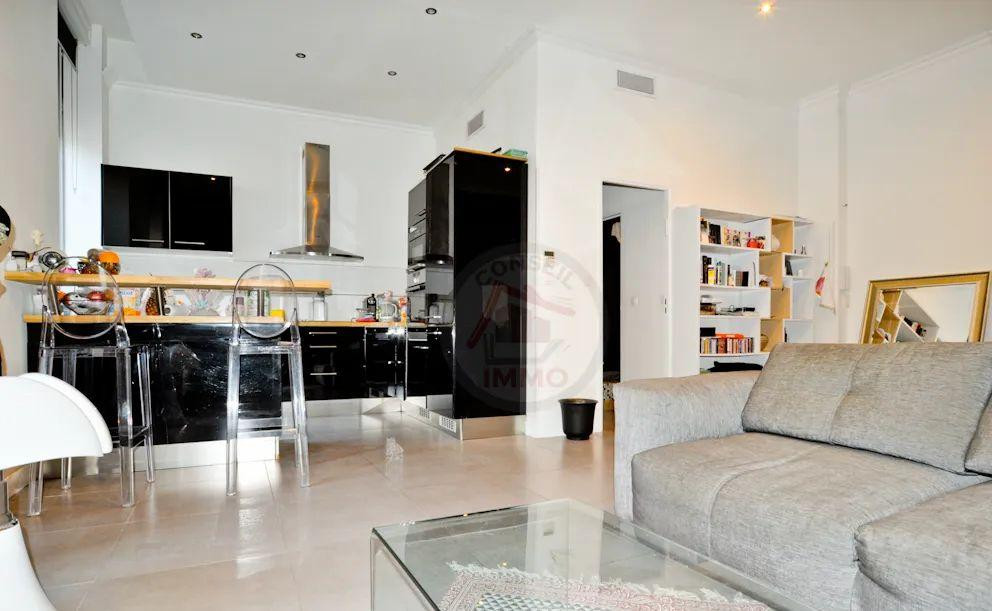 
                                                Location
                                                 T3 idéalement situé sur la rue paradis Marseille