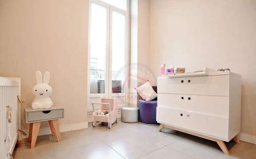 
                                                Location
                                                 T3 idéalement situé sur la rue paradis Marseille