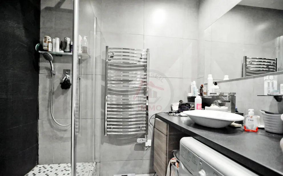 
                                                Location
                                                 T3 idéalement situé sur la rue paradis Marseille