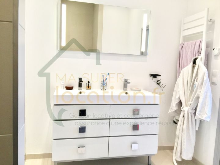 
                                                Location
                                                 T3 – Immeuble du Trésor - Avec Ascenseur