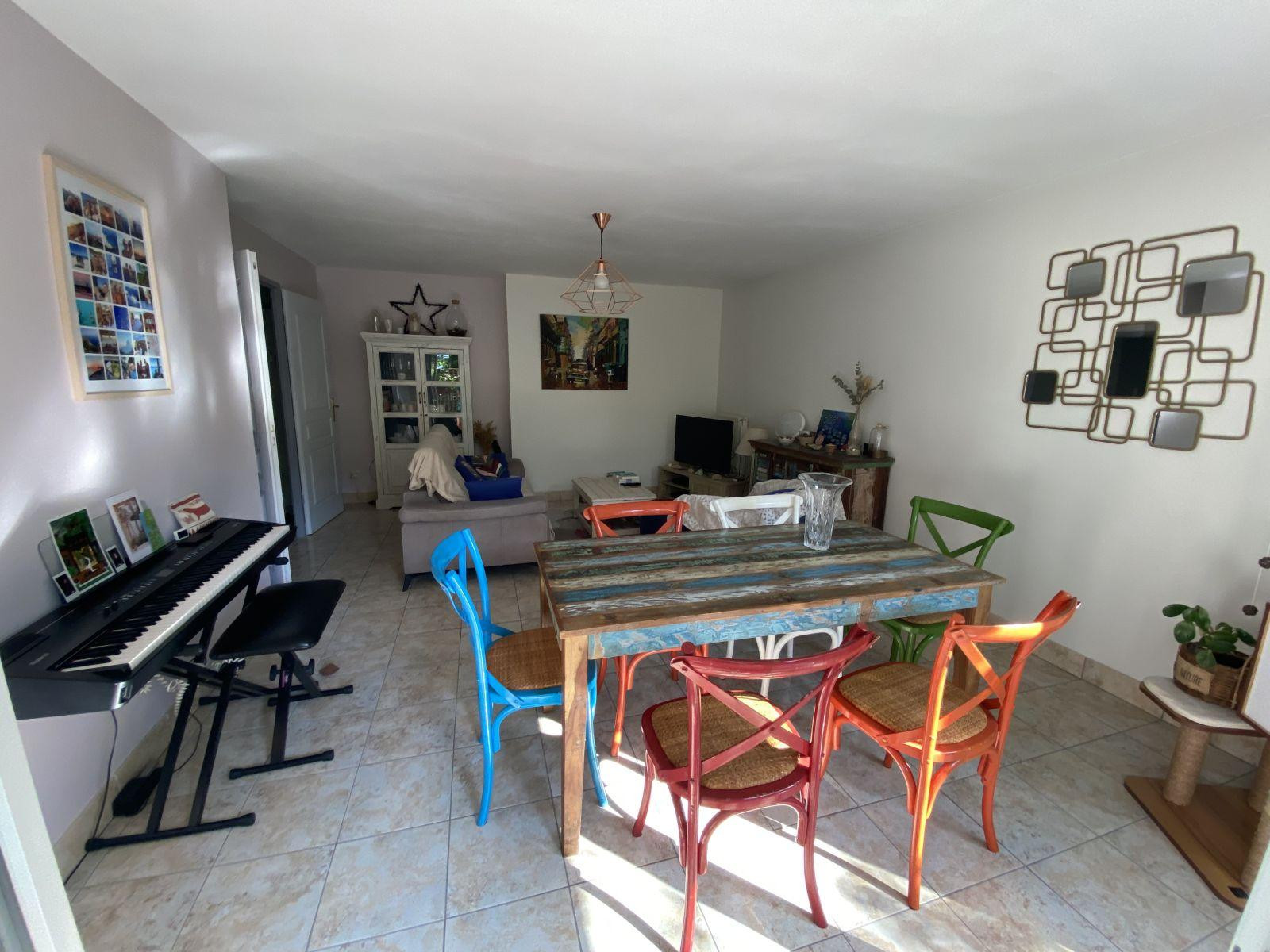 
                                                Location
                                                 T3-Lomme-parking, au calme, balcon, cave, métro.