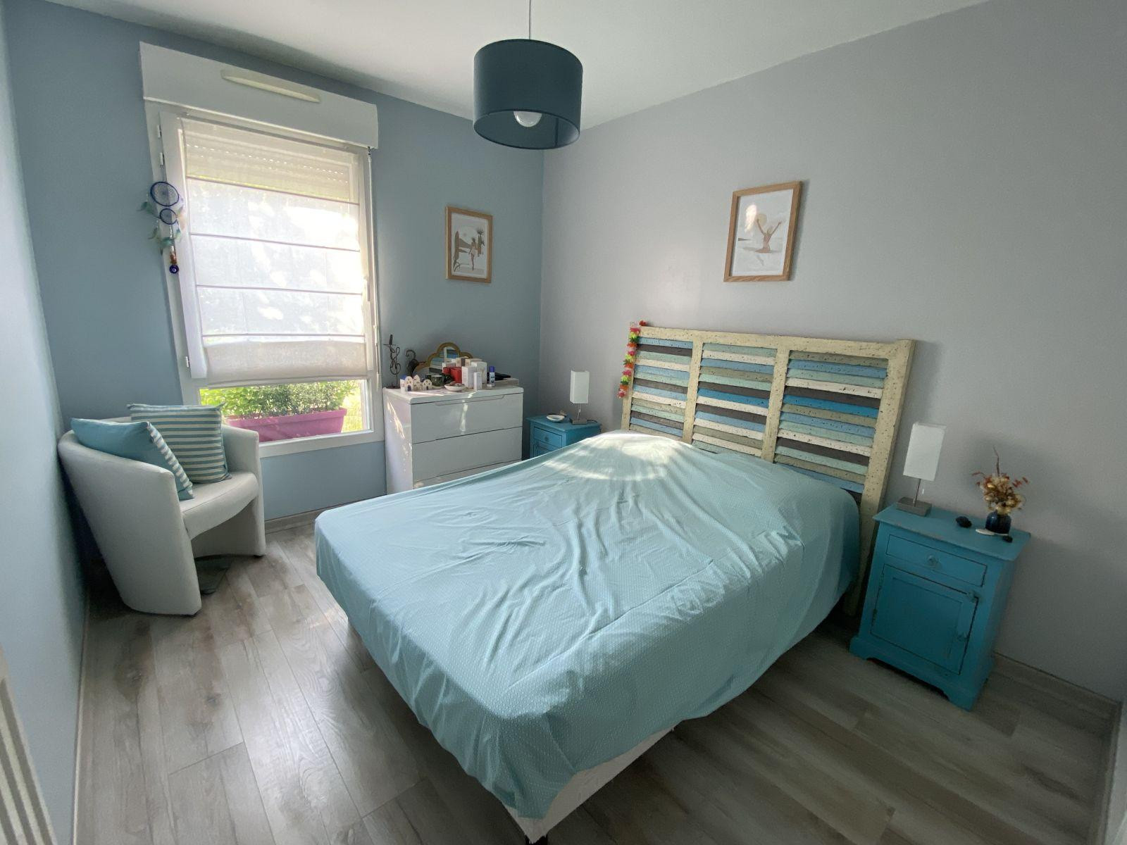 
                                                Location
                                                 T3-Lomme-parking, au calme, balcon, cave, métro.