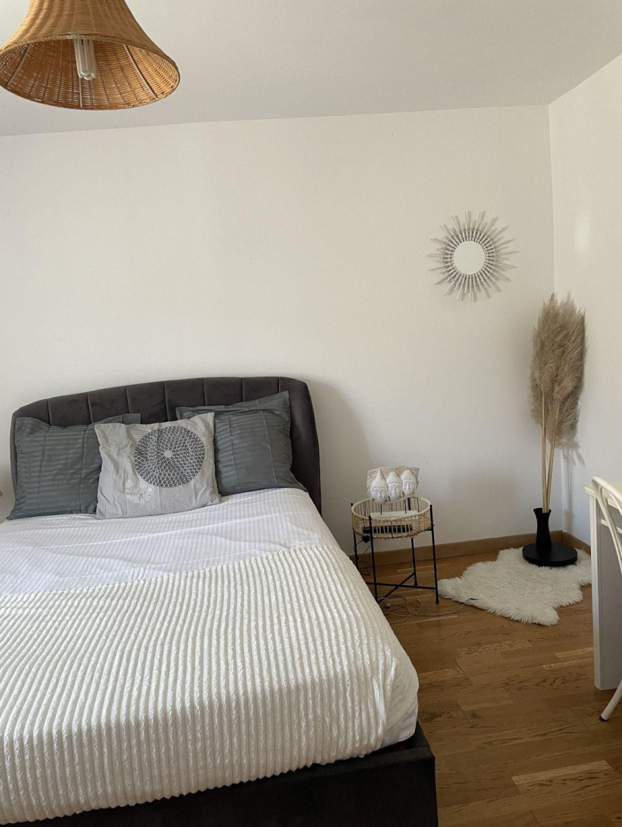 
                                                Location
                                                 T3 lumineux avec garage