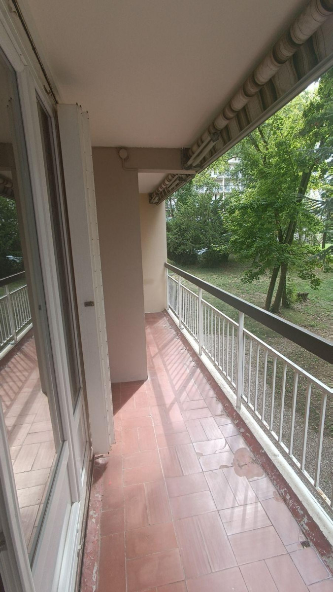 
                                                Location
                                                 T3 lumineux dans résidence calme et sécurisée