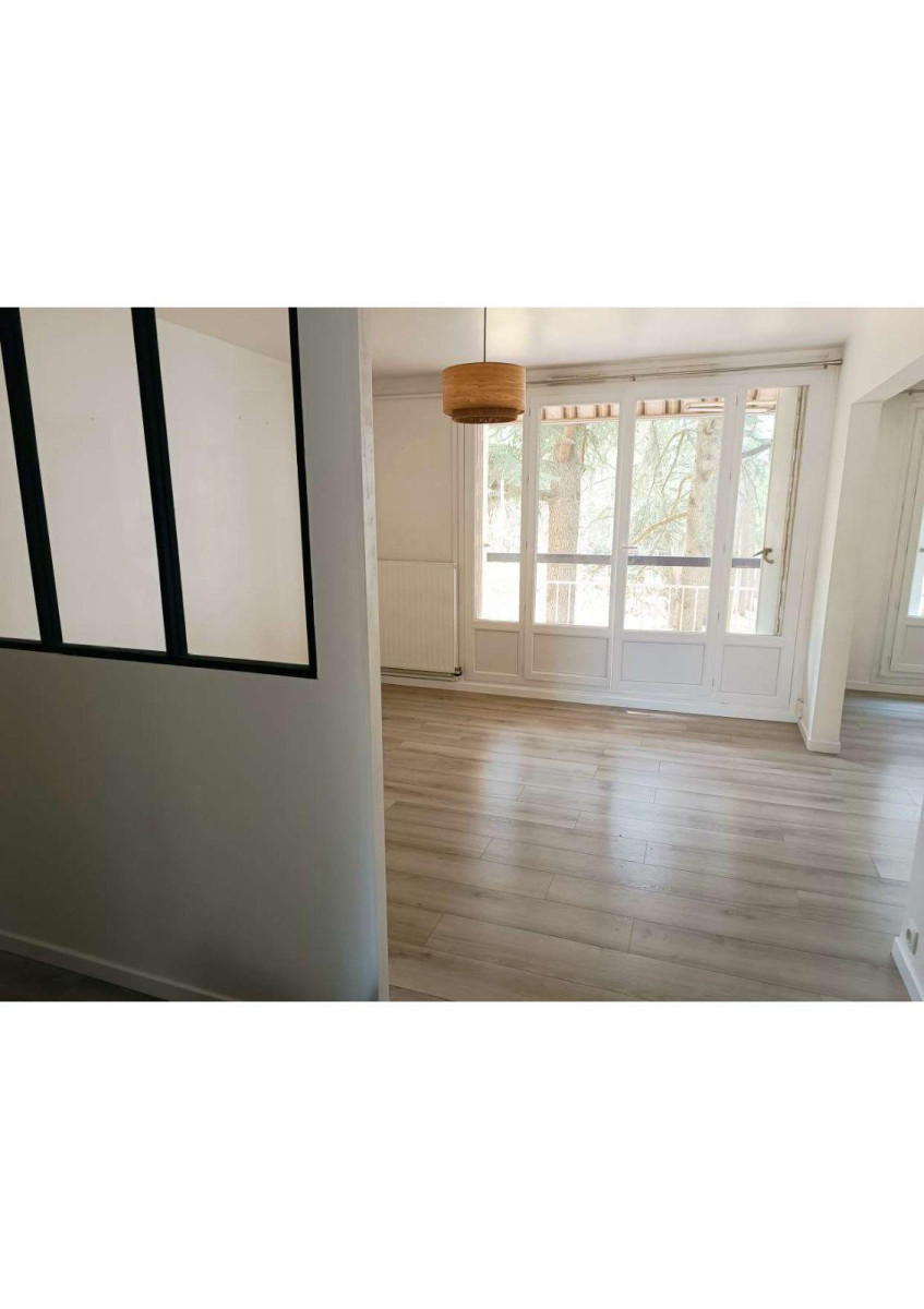 
                                                Location
                                                 T3 lumineux dans résidence calme et sécurisée