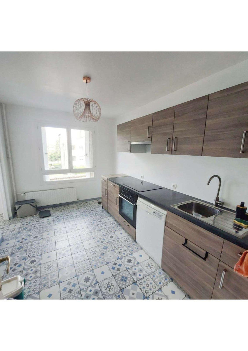 
                                                Location
                                                 T3 lumineux dans résidence calme et sécurisée