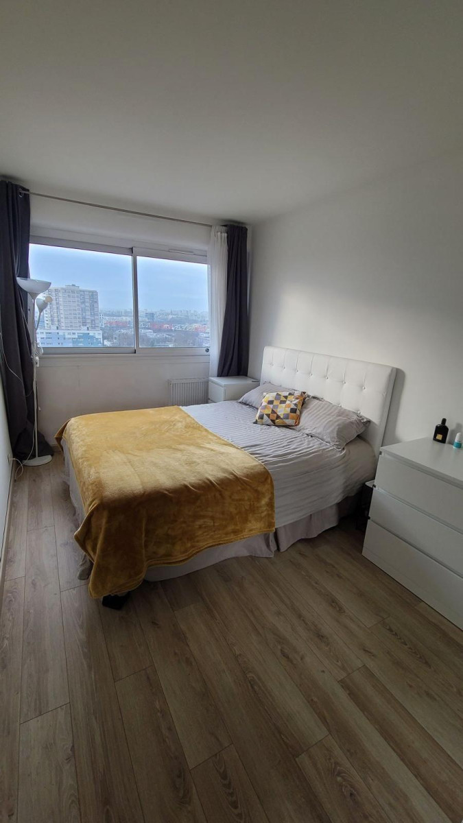 
                                                Location
                                                 T3 lumineux de 60 m² à Colombes