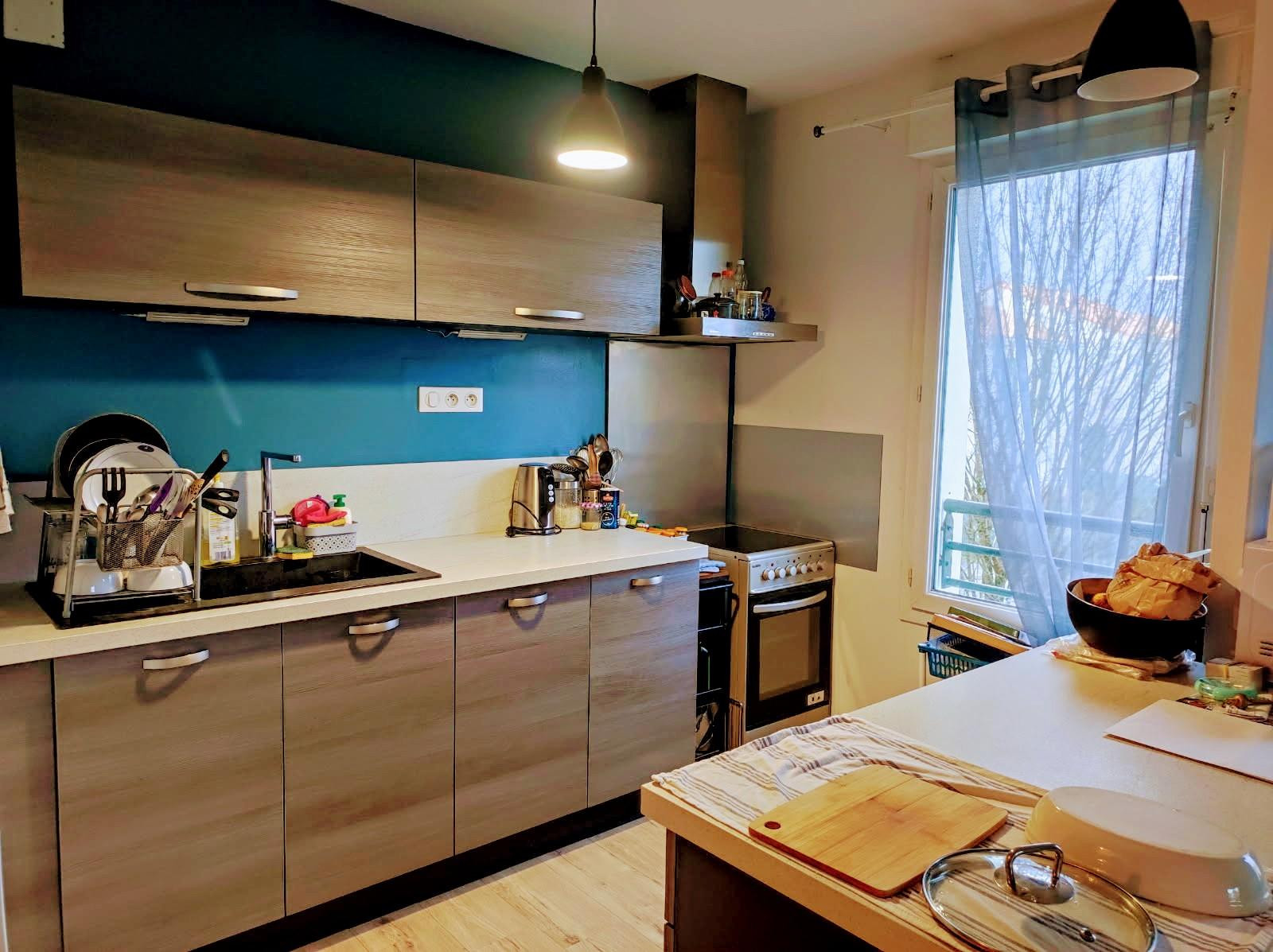 
                                                Location
                                                 T3 lumineux :  proche des commerces et transports