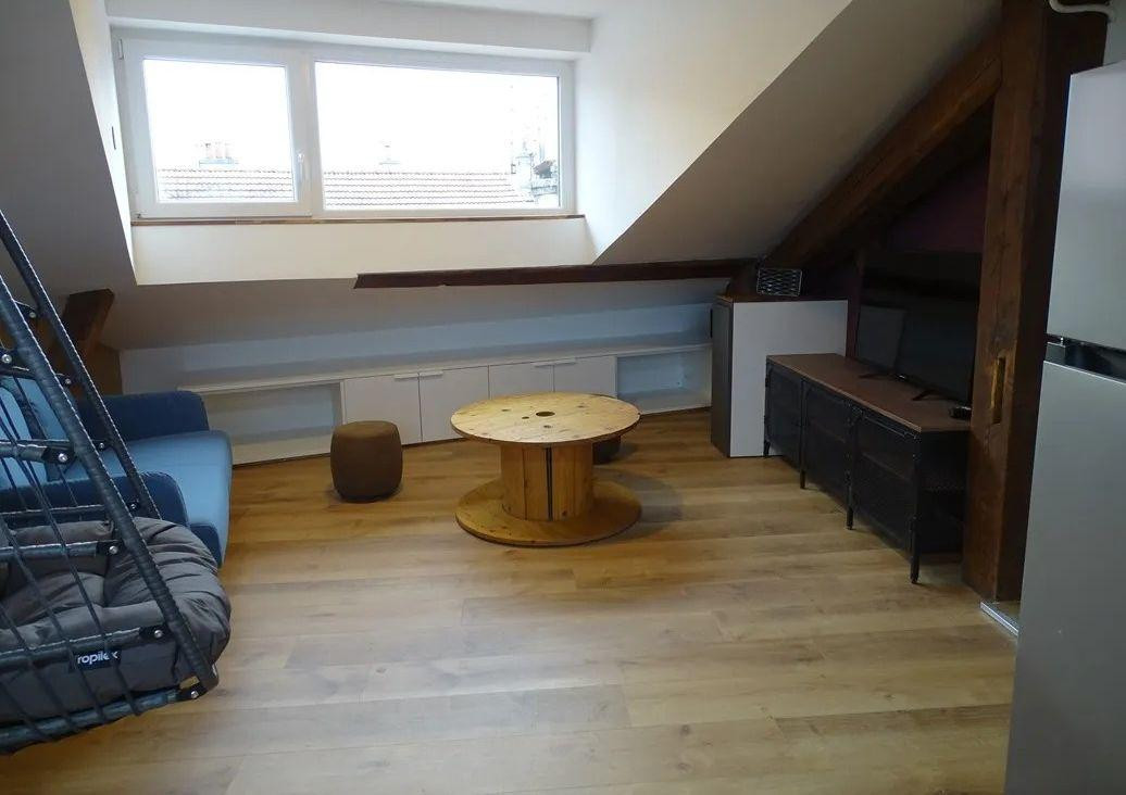 
                                                Location
                                                 T3 meublé 51m² atypique avec vue Bastille-Vercors