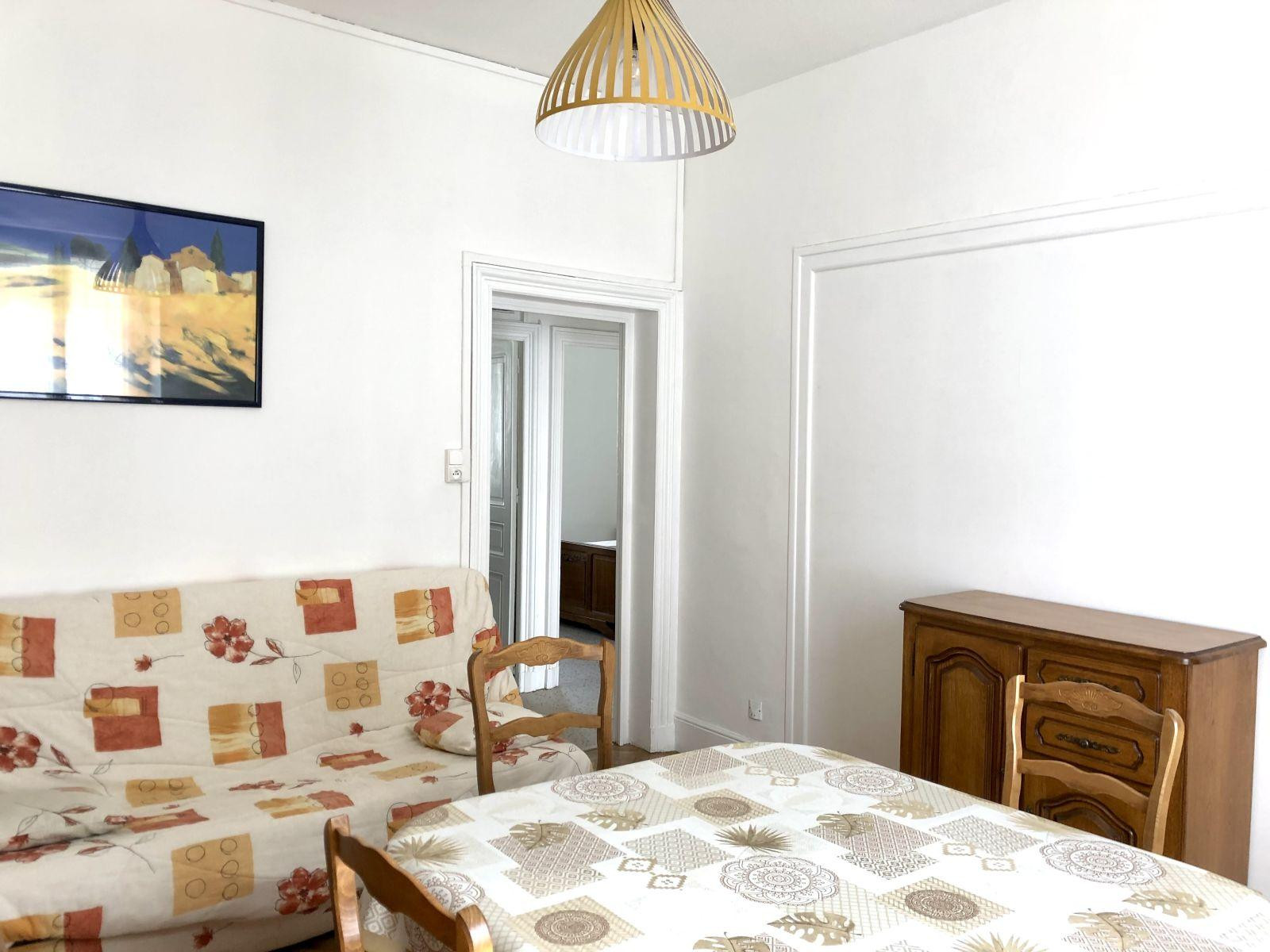 
                                                Location
                                                 T3 meublé 52 m2 1er étage avenue de la Libération